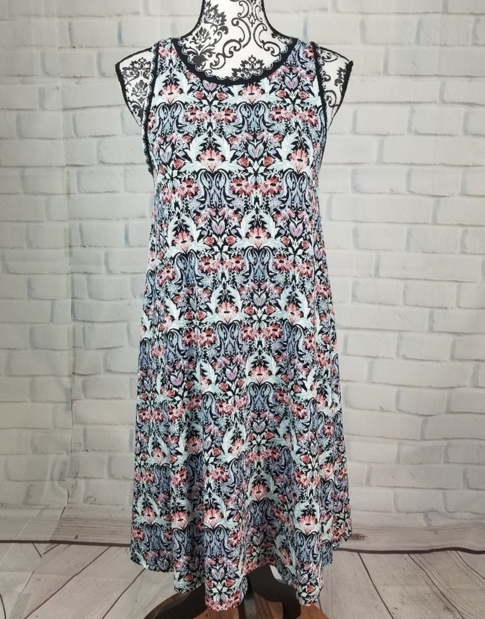 Loft size xs sleeveless floral print stretch dress
